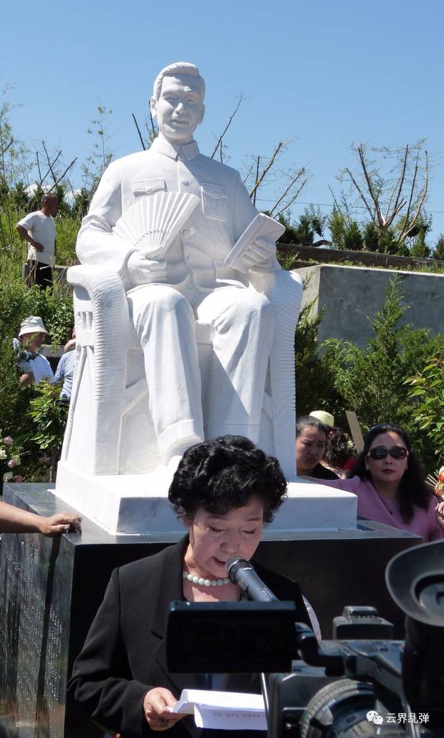 李娟身體力行地傳承著 先輩創造的這種藝術風格 馬友仙演唱《三擊掌》