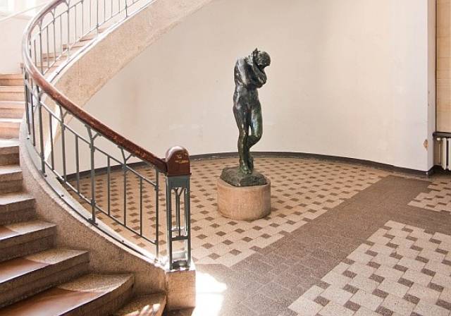 今天位于包豪斯魏玛校址大堂里的罗丹雕塑《夏娃》