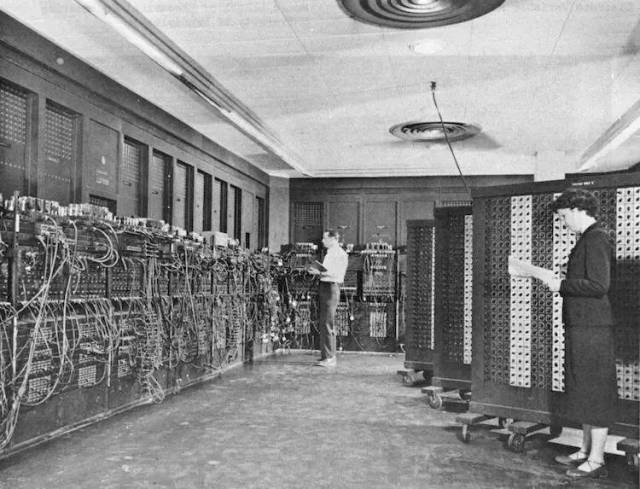 第一台计算机的问世 拍摄于1946年