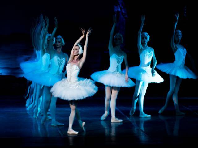 踮起脚尖的优雅-俄罗斯国家古典模范芭蕾舞团