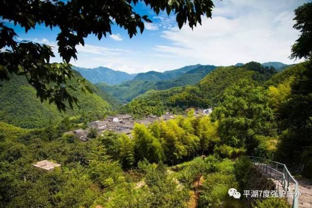 丹山赤水風景區:丹山赤水位於寧波餘姚四明山腹地,是綿綿四明山中的