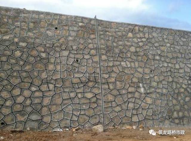 浆砌石重力式挡土墙图片