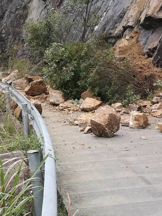 险情:发生挡墙,路基,山体大塌方.