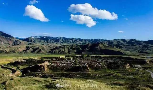 都會錯過遺落在甘南州甘加草原上的漢代八角城遺址和白石崖這個景點