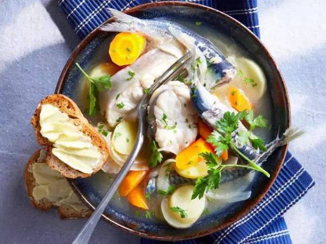 【周末厨房】法国渔民的家常菜马赛鱼汤,原来还是神奇的安眠汤!