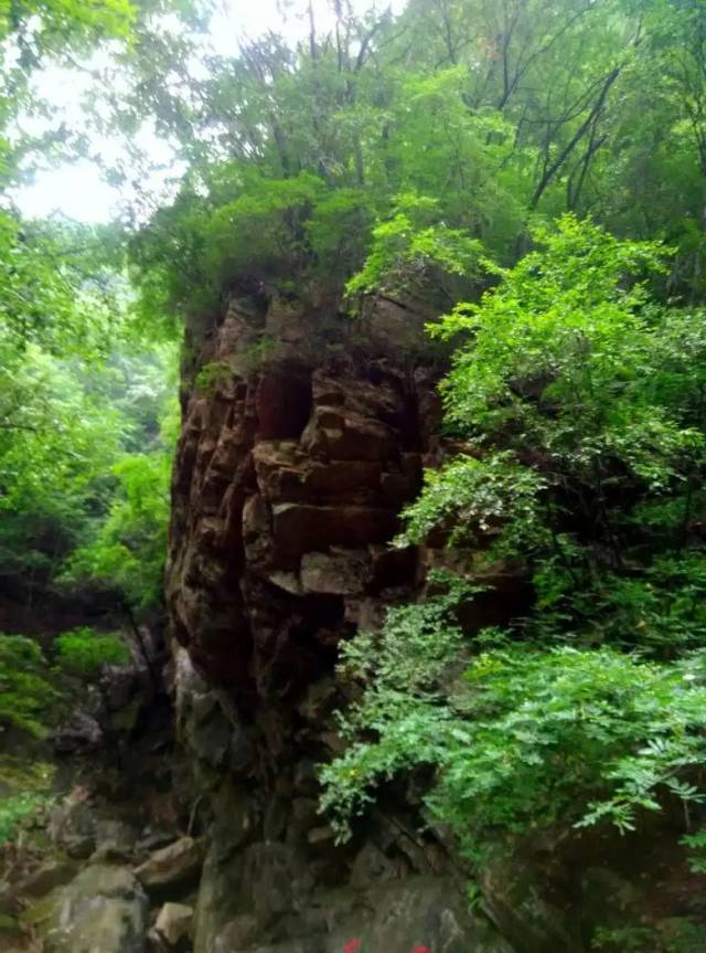 走走停停,中午時分,到達駝梁山景區,駝梁山景區位於石家莊平山縣境內