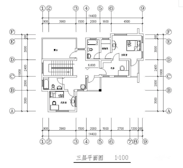 在功能较为复杂的一层平面尤为明显:建筑西北角为储藏区,农具和货物由