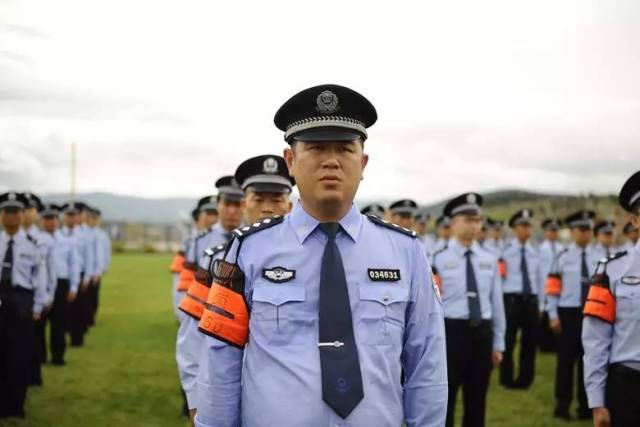 责任感:自决定从警那一刻起,肩上闪烁的肩章就意味着无限的责任,肩章