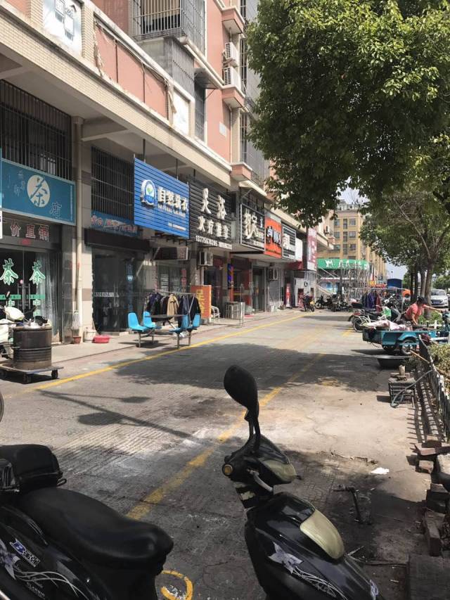 暗访地点:姜堰区杭州路与淮海路交叉口一超市