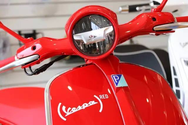 品味与艺术的结晶——vespa 946红色特别版