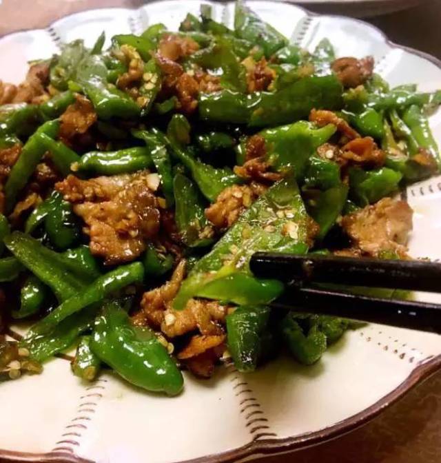 余干椒炒肉 江西的名菜余干辣椒:皮薄肉嫩,咬着略脆,辛辣适中 单吃这