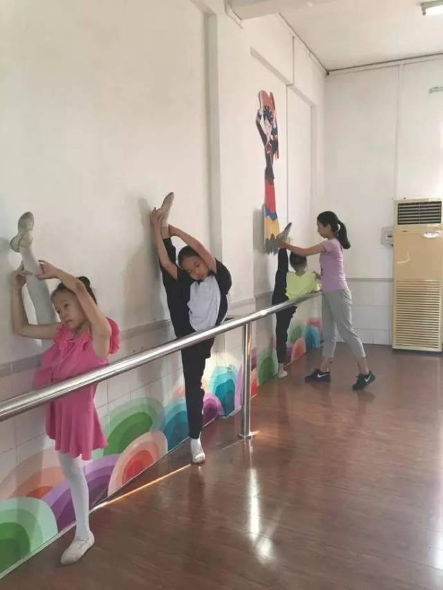 鳳翔小學少年宮暑假系列活動報道之一舞蹈班