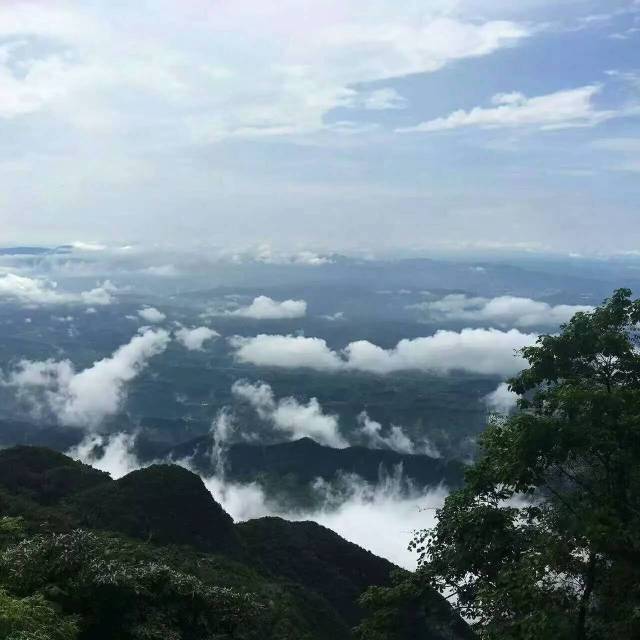 位於方斗山山脈岩口至瓦屋沿線,石柱縣西北部魚池鎮,景區面積3300公頃