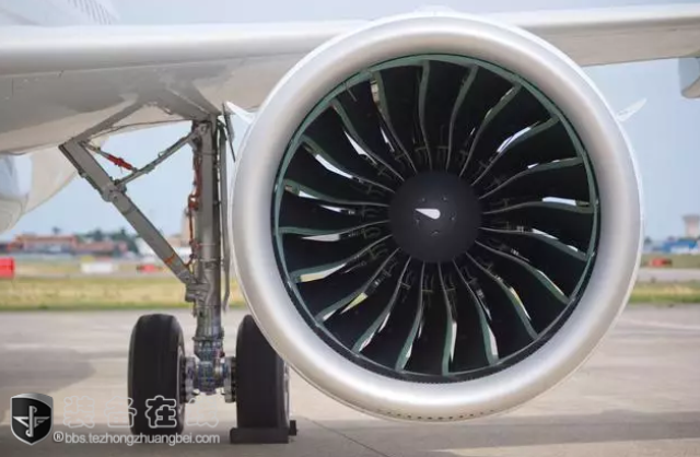 空客a320neo客机上的普惠齿轮涡扇发动机,其标志像一个指针,虽然有