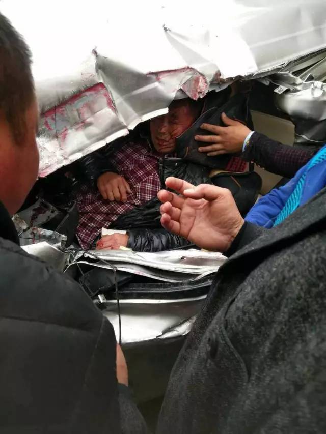 2017年4月19日,红花岭路段再发车祸,死亡两人.
