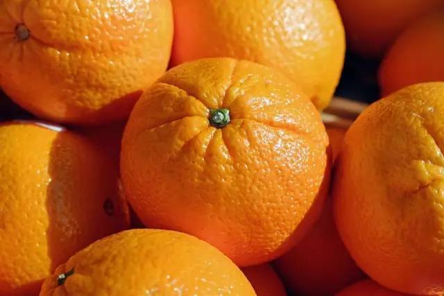 除了打蜡,上色也是一种增添水果(尤其橙子)卖相的常见手段,合理使用