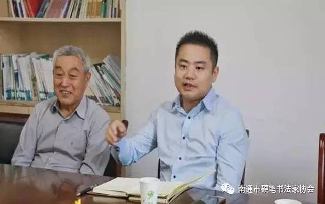 雅周镇人民政府教育助理,雅小老校长曹军民代表镇教育办,对市硬笔书协