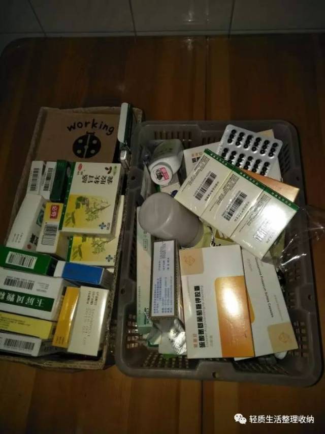 感冒藥有好幾盒,老公說當時三贈一啊 有沒有發現藥盒不光豎著放,藥品