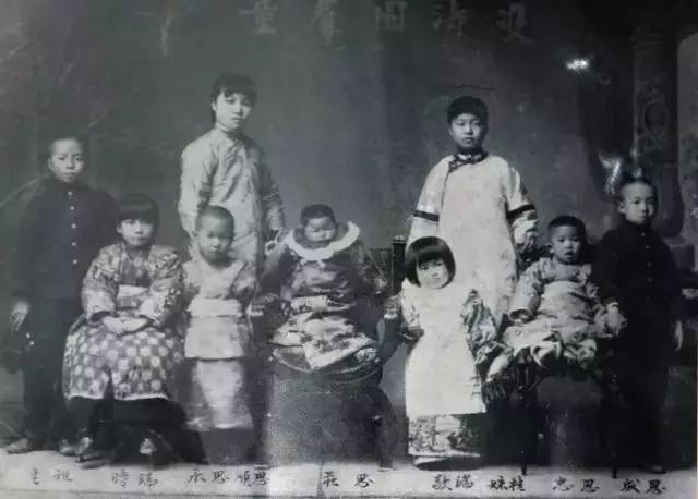 图|梁启超的九个子女,1908年于双涛园合影.