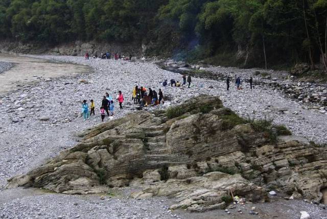 門票:免費 自駕路線:德陽-成綿高速-綿陽南出口-羅浮山-姊妹橋 tips