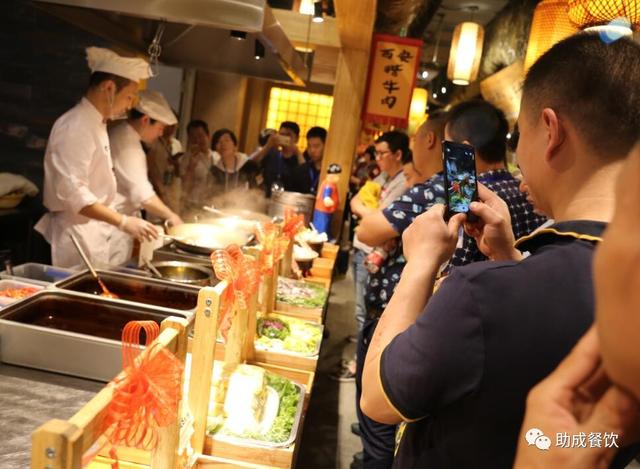 餐饮时报,蜀王集团纷纷前来考察,骄龙集团这几家餐厅凭什么这么火?