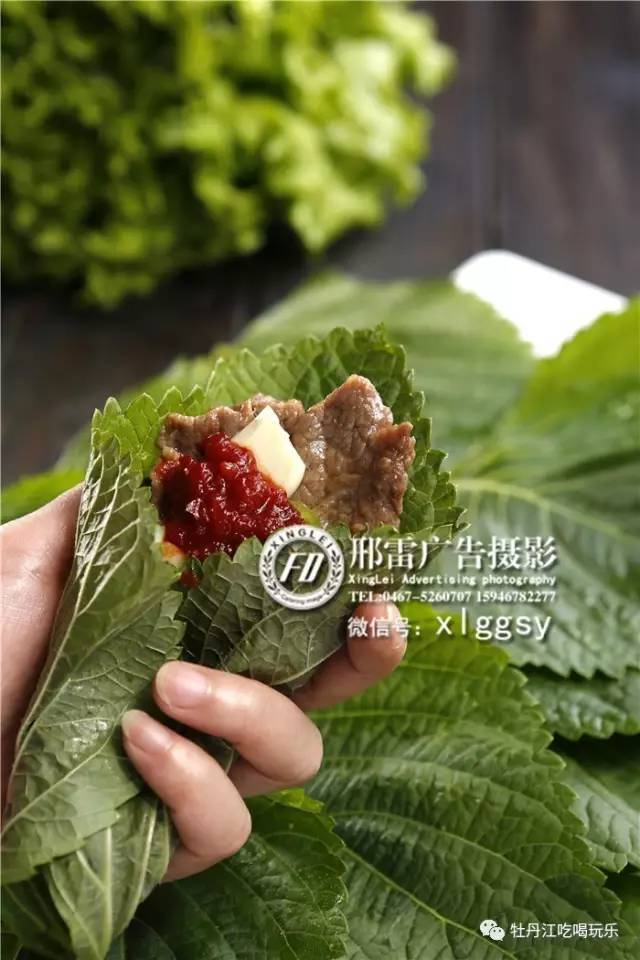 用苏子叶把肉卷起来~~肉的香,苏子叶的清香爽脆,浓郁的酱料交织在一起