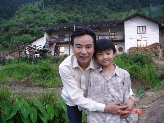 2005年,小福被王碩導演欽點為《悠悠寸草心》中小男一號