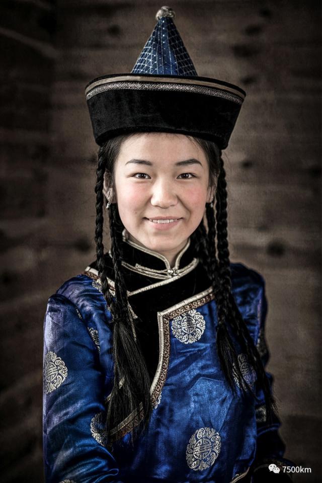 雅库特人非常像蒙古人,长久以来与俄罗斯人通婚,使得雅库特人兼顾欧亚