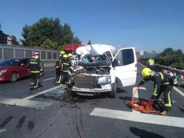 今早杭州繞城這車禍,實在太慘了!3人死亡,多人受傷,現場圖看哭了!