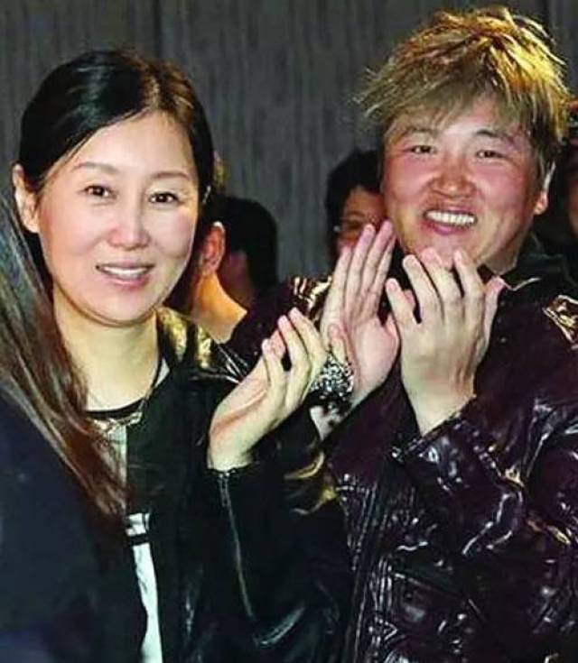 48歲孫楠二婚妻子近照曝光,與第一任買紅妹相比,完敗啊!