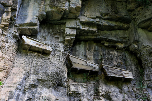 悬崖上的棺材,北方地区的唯一的崖葬群