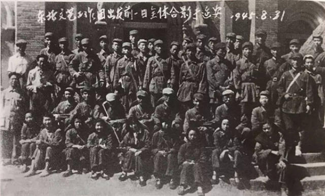 卢沟桥事变之后,公木奔赴抗日前线,1937年10月,来到晋西晋绥军区动员