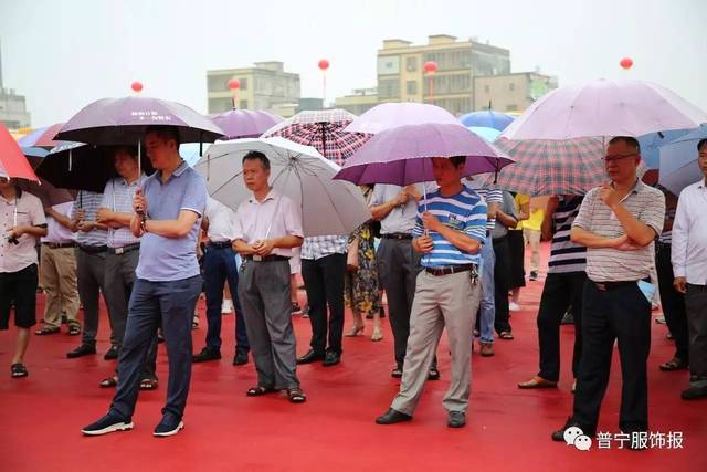 揭陽市榕城區人大常委會主任陳悅波宣佈揭陽華美實驗學校正式郡工