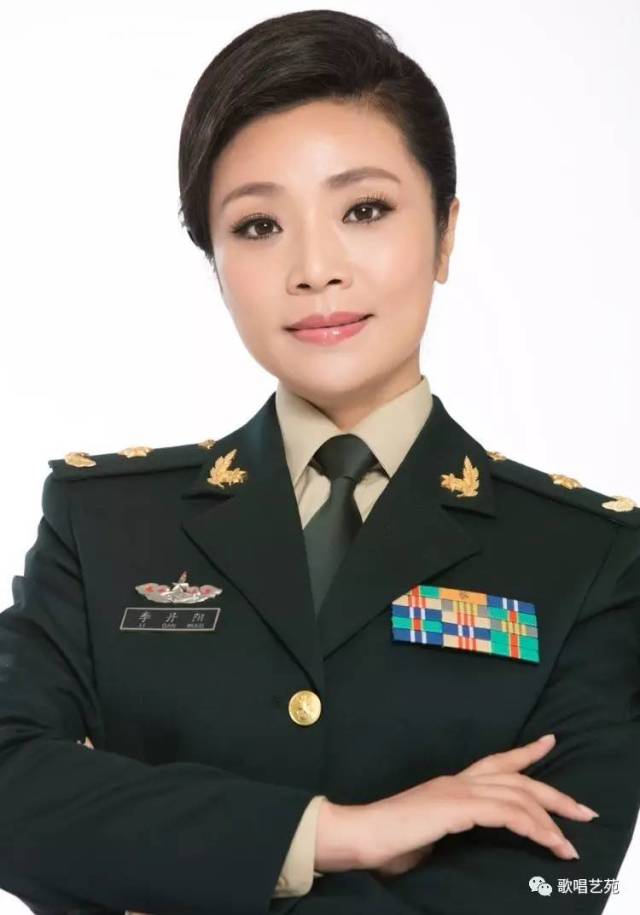 军人出身的女歌手图片