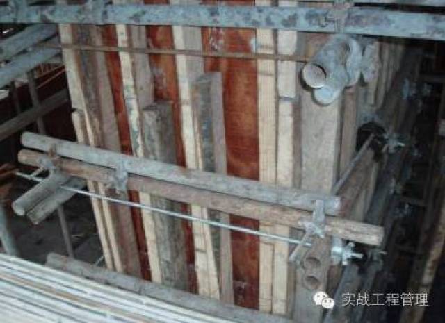 木工支电梯井模板图片