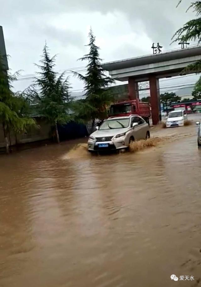 北京门头沟强降雨已致2人死亡，暴雨天气需要注意什么？若暴雨天因洪水被困，该如何自救、求救？的简单介绍-第2张图片-鲸幼网