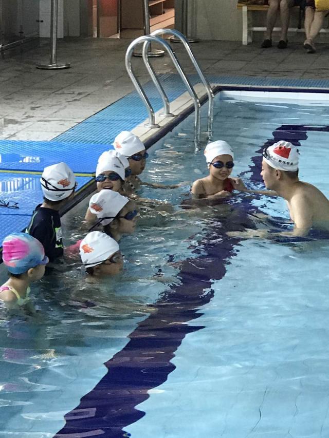 泳敢做自己——飞奔运动首届小学生游泳比赛即将开赛!