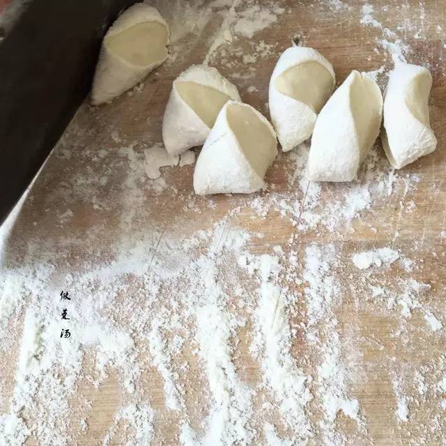 包成餃子了; 豬肉韭菜餡兒餃子 烹飪技巧: 1,若是做素蔬菜水餃的時候