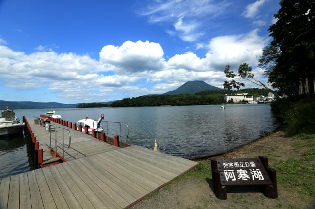 从钏路湿地出来,去往阿寒湖,阿寒湖位于日本北海道东部,是周长26公里