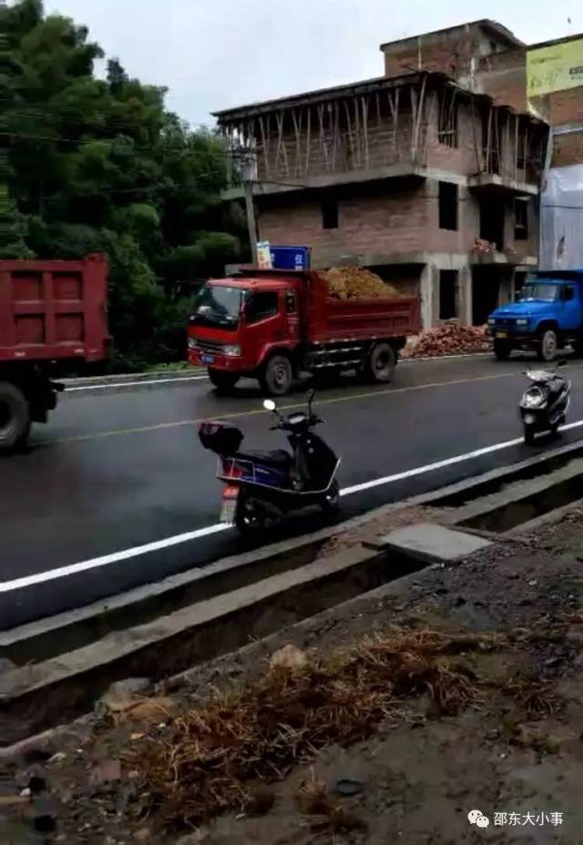 邵东八老公路刚刚发生惨烈车祸,现场吓人