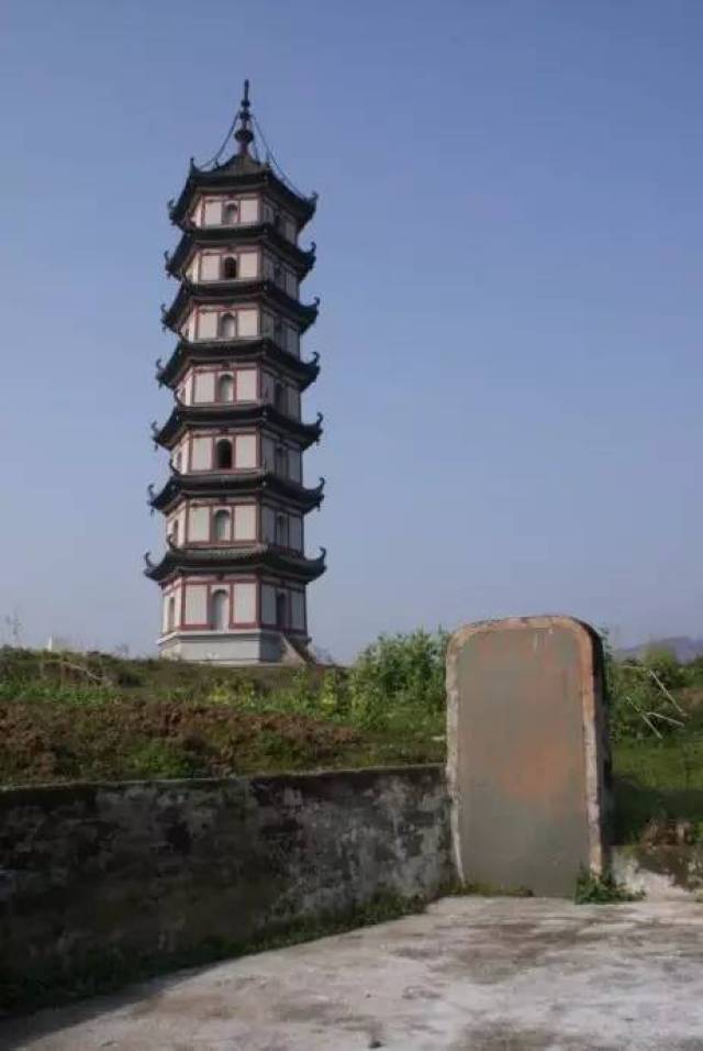 文明塔位于平塔村龙山,建于清朝光绪十年(1884,俗称"平塔.