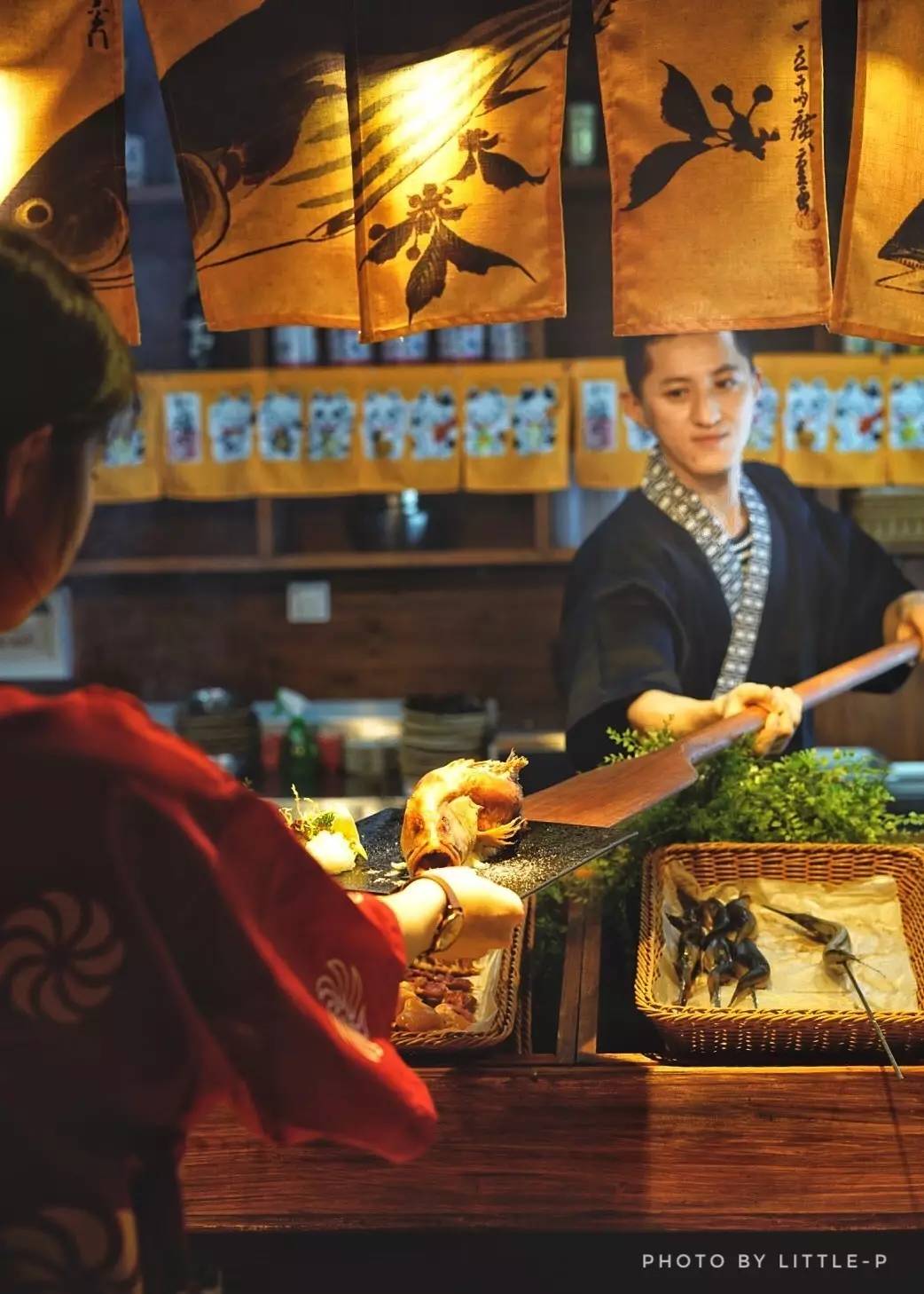 隐藏在写字楼旁这家日式炉端烧,调味却仅用海盐,也能好吃到流泪!