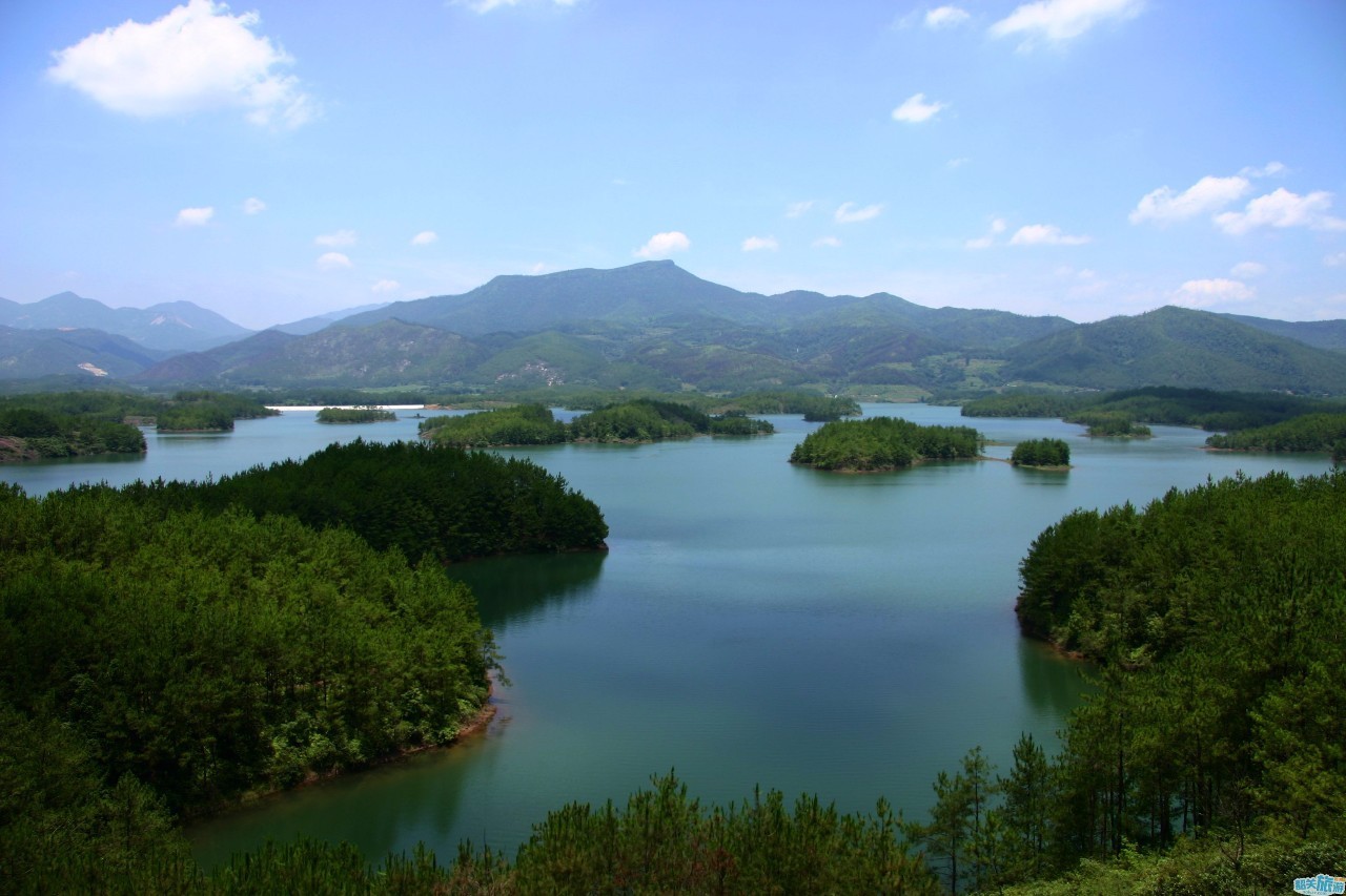 14:00游孔江湿地公园素有"百岛湖"和粤北第一库之称,水库中点缀着