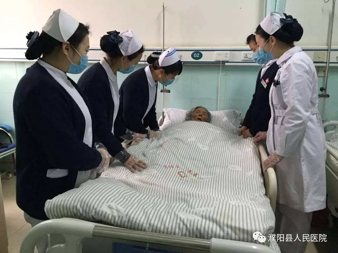 病床前交流病情