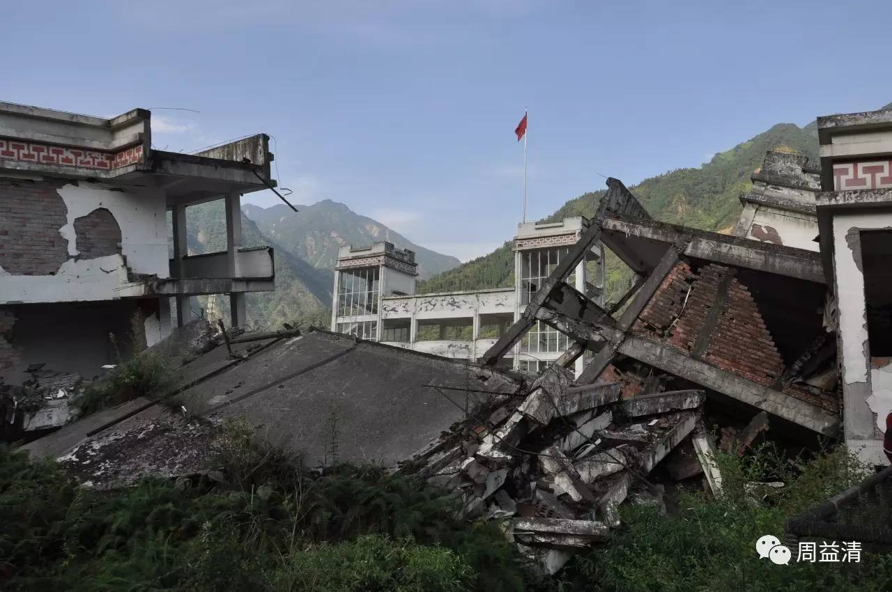 根據中國官方的資料,截至2008年9月18日,汶川大地震造成69227人遇難