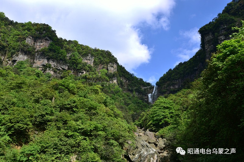 夏天來昭通紅色勝地美景彝良