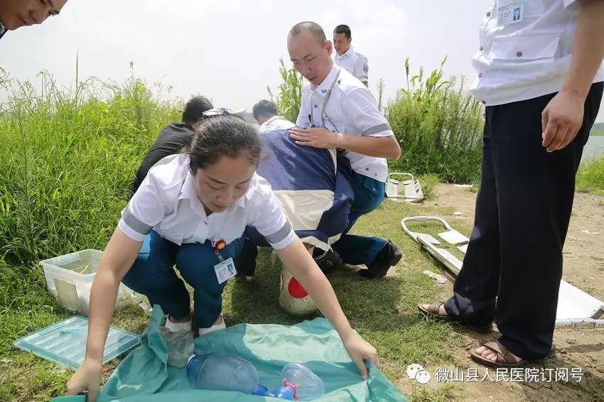 宣傳科 小編 衝在第一線 連續十次到家中為87歲老奶奶留置導尿管的