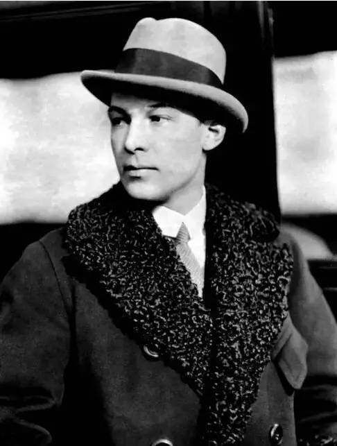 rudolph valentino1921图片