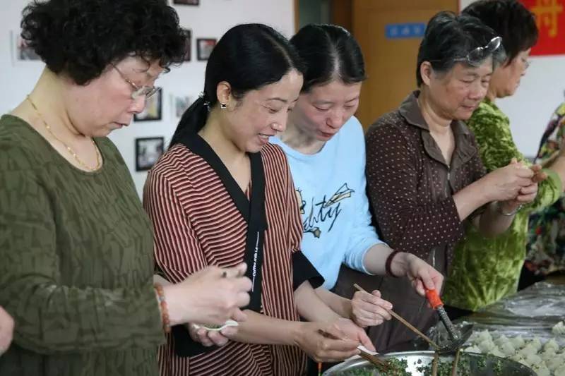 娛樂 正文 今天上午,舟山廣電·新週報幸福爸媽活動室 迎來了參加特別