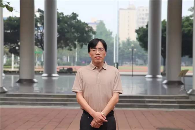 公明中学校长图片